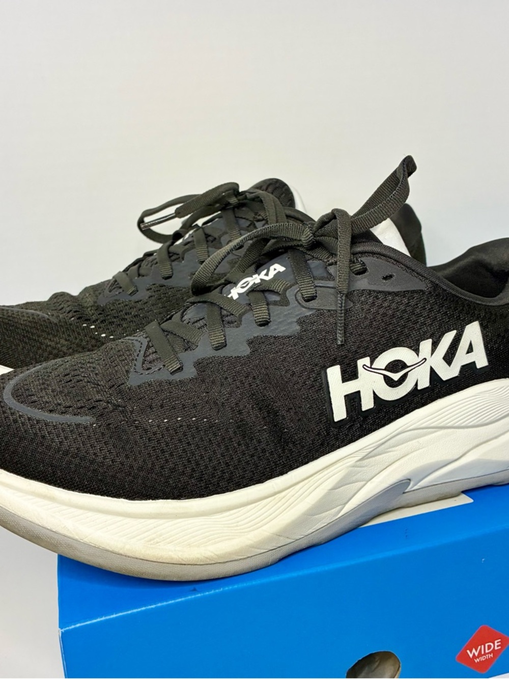 Hoka One One Rincon 4 1155132-BWHT Sneaker Mens EE-Wide Black Road Running Shoes